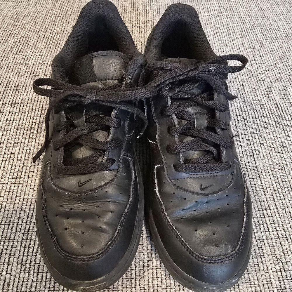 Nike Air Force One All Black Boys‎ Size 3